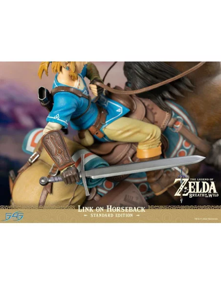 The Legend of Zelda Breath of the Wild Estatua Link on Horseback 56 cm