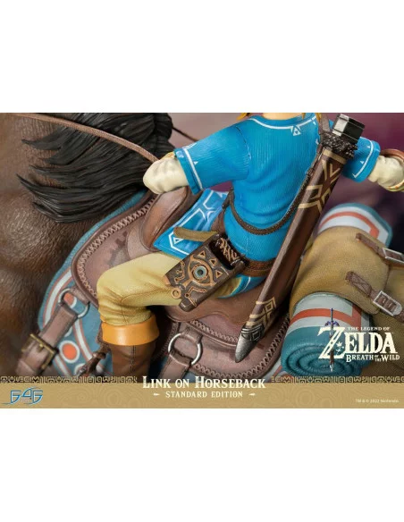 The Legend of Zelda Breath of the Wild Estatua Link on Horseback 56 cm