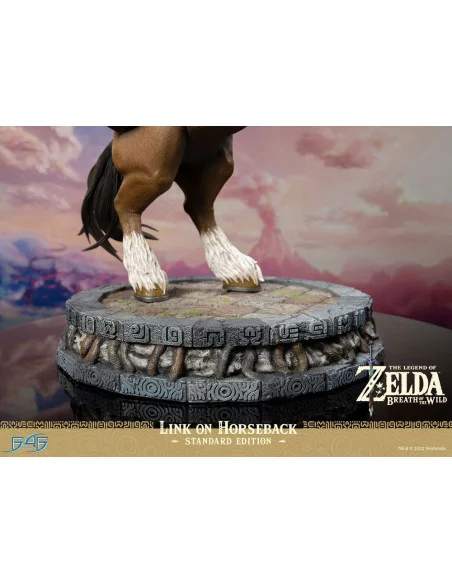 The Legend of Zelda Breath of the Wild Estatua Link on Horseback 56 cm