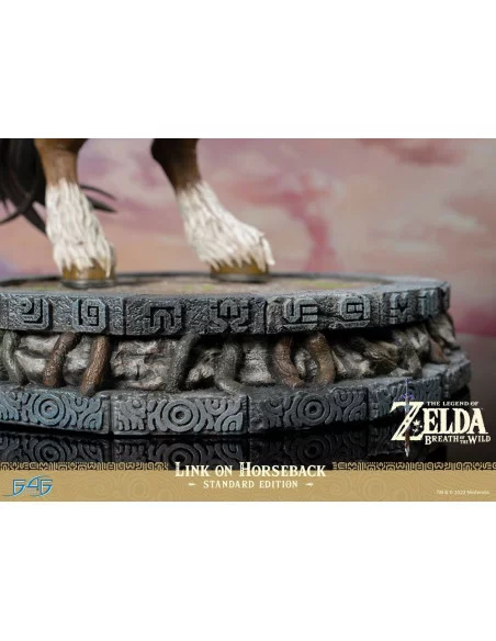 The Legend of Zelda Breath of the Wild Estatua Link on Horseback 56 cm