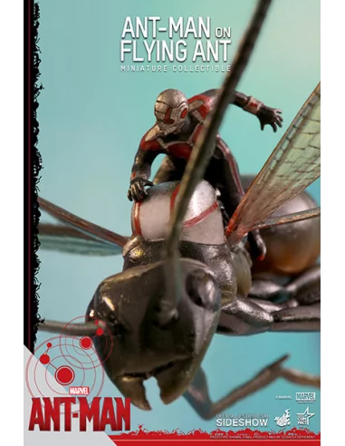 es::Ant-Man Figura Miniatura Compact Ant-Man on Flying Ant Hot Toys 10 cm.